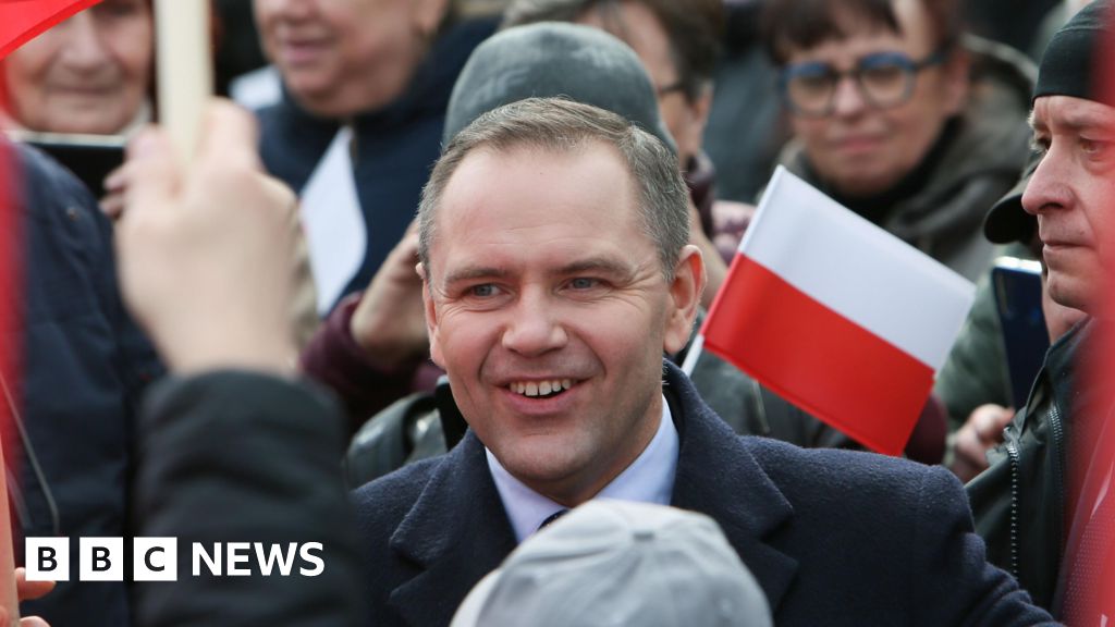 Polish presidential candidate ridiculed for donning disguise to promote book