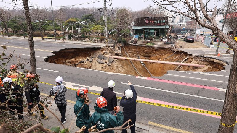 Motorcyclist who disappeared into Seoul sinkhole found dead after overnight search News